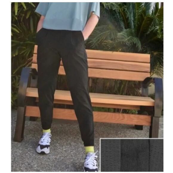 Athleta Black Brooklyn Textured Joggers Size 6 - Picture 2 of 7